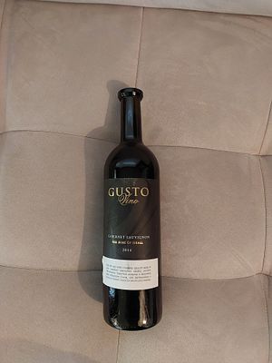 יין אדום - גוסטו וינו קברנה סוביניון 2014,היין נשמר במקרר בטמפרטורה מבוקרת .מכירת אלכוהול אך ורק 