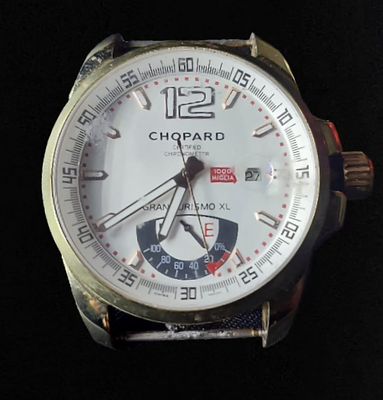 שעון יוקרתי לגבר עובד .