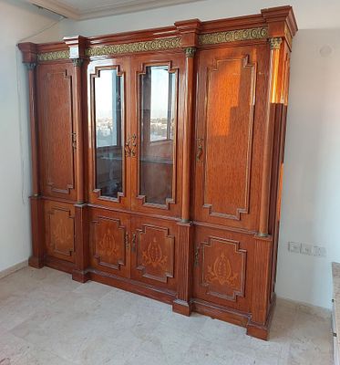 ארון עתיק ויוקרתי גודל. 220&times;230 ס^מ במצב טוב , איסוף הפריט רק לאחר תשלום בלבד . 