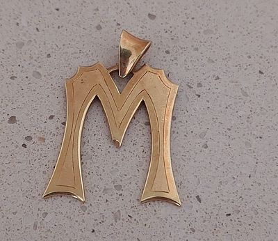 תליון זהב 18 קרט . משקל 12.75 גרם . מלווה בתעודה גמולוגית .