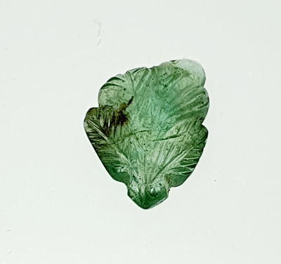 אבן אמרלד קולומביאנית מלוטשת ומגולפת כעלה ,3.75 קראט , טבעית מכספת באחריות מלאה 