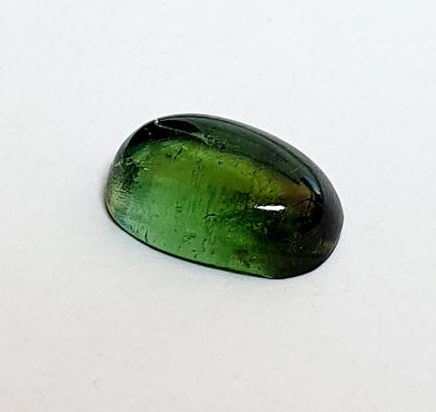 אבן טורמלין ירוק מלוטשת, צבע יפהפיה, 5 קראט , ערוצים פימיים אופייניים, טבעית מכספת 