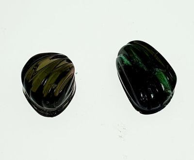 זוג אבני טורמלין ירוק מלוטשטת וחרוטות , 15.6 קראט , ליטוש גרמני בשנות ה 80 ,לא ניתן 