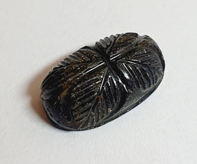 אבן טורמלין ירוקה מלוטשת ומגולפת לפרח, 8.6 קראט ,טבעית מכספת באחריות מלאה