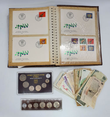 לוט מעזבון אספן הכולל: אלבום הכולל מעטפות ובולים, 2 מיטבעות ישנות של מטבעות ו 100 