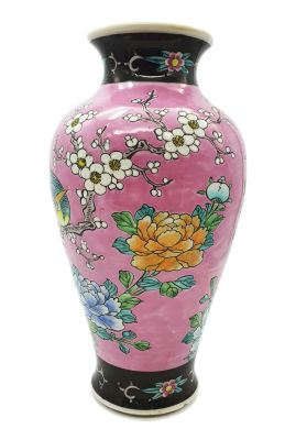 כד סיני עתיק מפורצלן , מצוייר ביד בצבעי אמייל , חתום בבסיס , גובה 31