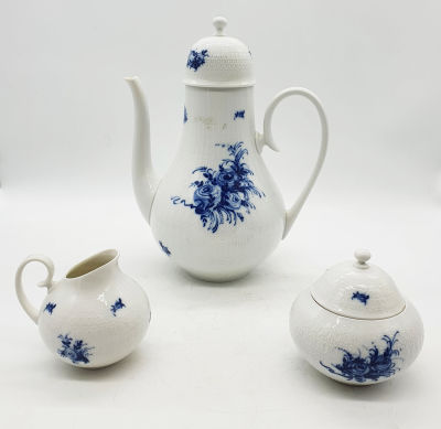 סט פורצלן ROSENTHAL מצוייר ביד בתחילת מאה 20 הכולל קומקום , כלי לסוכר וכלי לחלב 