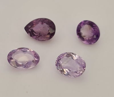 לוט 4 אבני אמטיסט, 21.3 קראט, מלוטשות סופר AAA, שקופות וצלולות, ליטוש גרמני משנות 