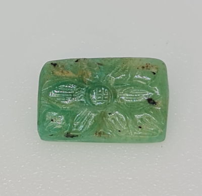 אבן אמרלד מלוטשת ומגולפת, 5 קראט, עבודה יפה וצבע נהדר, טבעית מהכספת באחריות מלאה 