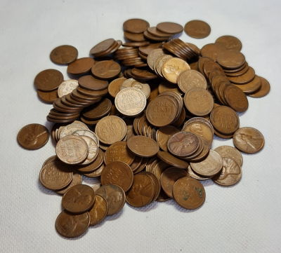 לוט 200 מטבעות 1 סנט מ1919-1937 בתוספת 4 מטבעות כסף של רבע דולר מ1928