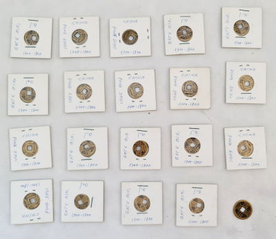 מעיזבון אספן , 20 מטבעות סיניים , כנראה האספן עטף אותם כדי לשמרם, על כולם רשום 