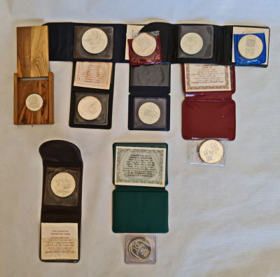 לוט של 10 מדליות כסף של החברה הממשלתית , ביניהן מדליות אספניות ומבוקשות