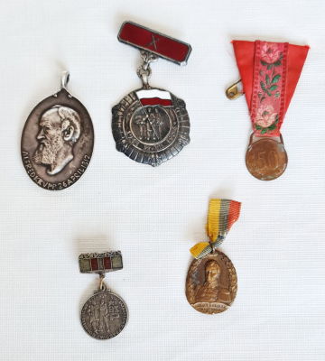 לוט 5 מדליוות , לא מכרות לנו , בהחלט יתכן שיש כאן מציאה לאספנים רציניים. אחת מהן 