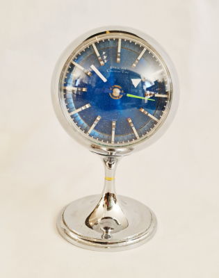 שעון עיצובי יפהפה מסדרת SPACE AGE , בהשראת החלל, גובה 23, נראה כעובד ,אבל אין אחריות 