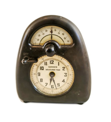 שעון אספני ביותר ISAMU NOGUCHI MEASURED TIME CLOCK , חיפשנו ברשת וראינו שנמכר באלפי 