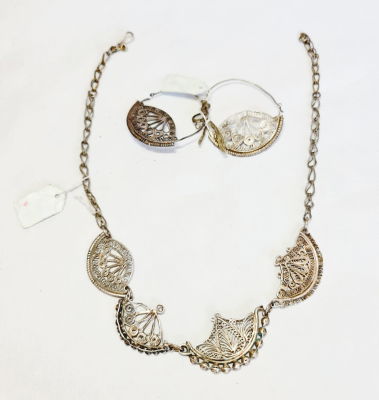 לוט כסף הכולל ענק וזוג עגילים , עבודת פיליגרן נהדרת, אורך 50 במצב פתוח , אורך עגיל 5 