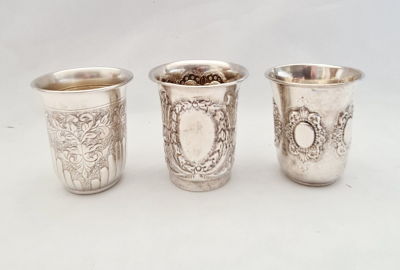 לוט 3 כוסות קידוש כסף 925 , עבודת ריקוע יפהפיה, גובה כ 8 , משקל 256 גרם