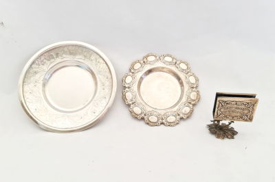 לוט כסף הכולל זוג צלוחיות (אחת חתומה 925) קוטר 16 ו 13 ומחזיק גפרורים להדלקת נר 