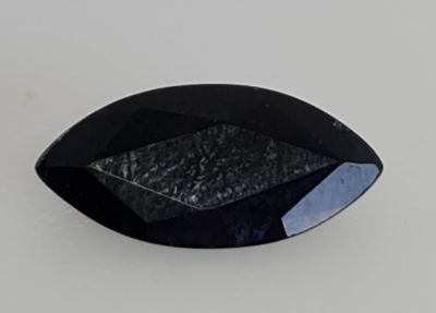 אבן ספיר נהרות מלוטשת, 3.7 קראט, צבע כחול עמוק, טבעית מהכספת באחריות מלאה