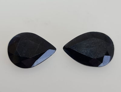 שתי אבני ספיר נהרות מלוטשות, 8.5 קראט, צבע כחול עמוק, טבעיות מהכספת באחריות מלאה 