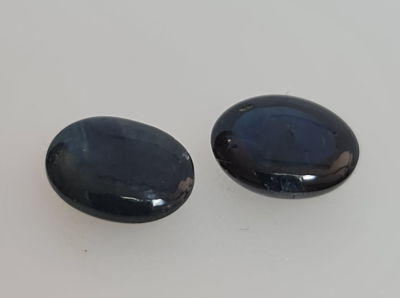 שתי אבני ספיר מלוטשות, 3.5 קראט, צבע כחול עמוק, טבעיות מהכספת באחריות מלאה