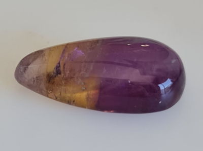 אבן אמטרין מלוטשת, 29 קראט, אבנים אלו הן שילוב טבעי של אמטיסט וסיטרין, תכלילים 