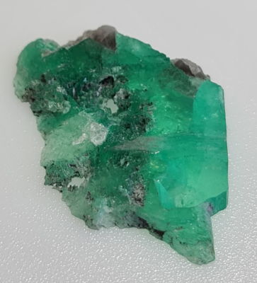 פרוסה יפהפיה של אבן אמרלד חצי מלוטשת, 33 קראט, טבעית מהכספת באחריות מלאה