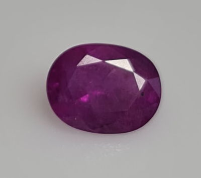 אבן פינק רובי מלוטשת, 2.8 קראט,יפהפיה וזוהרת, טבעית מהכספת באחריות מלאה