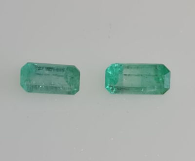שתי אבני אמרלד מדגסקר מלוטשות שקופות ונוצצות, 1.9 קראט, טבעיות מהכספת באחריות 