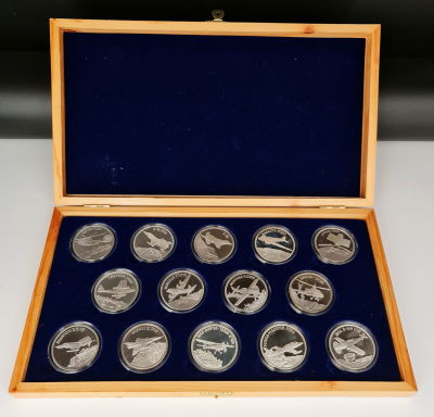 סט 14 מדליות מטוסים מכסף 925 , מטוסים שעשו הסטורייה , משקל כל מדליה 29 גרם.