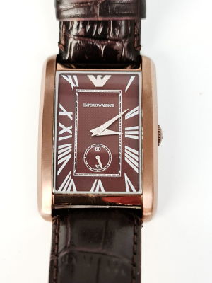 שעון EMPORIO ARMANI עם קופסא מקורית , מנגנון קוורץ , יש להחליף סוללה, נראה כאילו 