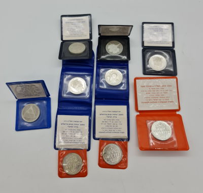 לוט 8 מטבעות כסף 500 ומתוכם: 4 מטבעות אחת העמים , 3 מטבעות חנוכיה מבבל ,1 מטבע אחדות 