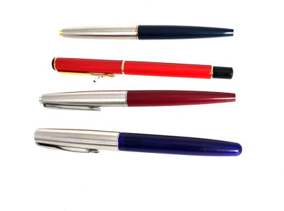 לוט 4 עטי PARKER נובעים , 2 מהם ללא מילוי