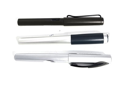 לוט 3 עטים נובעים: 2 LAMY ו 1 PELIKAN שנים מהם ללא מילוי