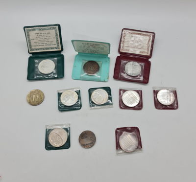 לוט 11 מטבעות כסף של החברה הממשלתית וביניהן: מטבע נצחון כסף 935 , 4 מטבעות פדיון הבן 