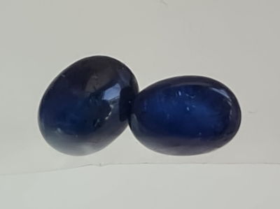 שתי אבני ספיר מלוטשות, 3.9 קראט, טבעיות מהכספת באחריות מלאה