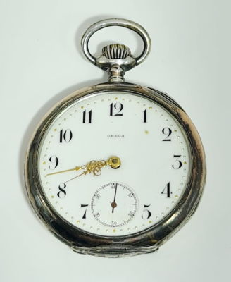 שעון כיס OMEGA מכסף , מנגנון מתיחה ,קוטר 47 , לא נראה עובד, חסרה זכוכית