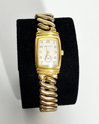 שעון HAMILTON לאישה בקופסה מקורית עם כרטיס , גודל לוח 20x30 , יש להחליף סוללה, מראה 