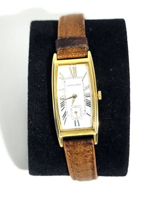 שעון HAMILTON לאישה בקופסה מקורית , מראה גודל לוח 33x16 , יש להחליף סוללה , בבדיקה 