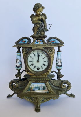 שעון גרמני סביבות 1880, מצב עבודה , ברונזה ופורלצן , ציורי יד, כולל מפתחת, גובה 