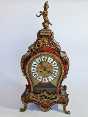 שעון בסגנון בולה, מצב עבודה , עתיק מאה 19 , מנגנון חתום וממוספר , גובה 82, ציורי יד 