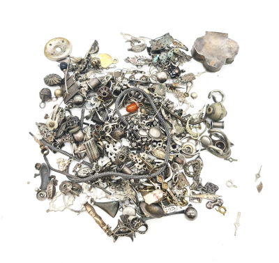 לוט חלקי ותכשיטי כסף ישנים בתפזורת ,משקל 300 גרם , נמכר AS IS כפי שהתקבל