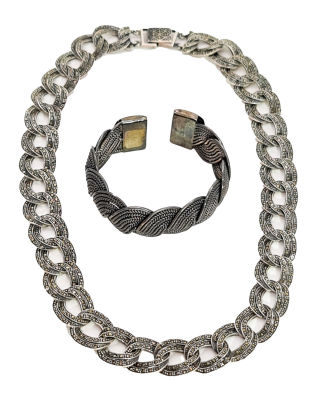 ענק צוואר מפואר ומדהים ביופיו מכסף סטרלינג חתום מספר פעמים , בקופסא מקורית , לעולם 