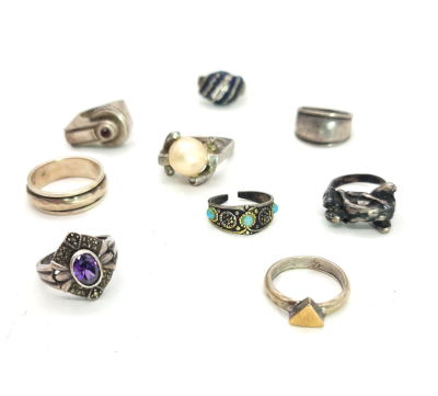 לוט 9 טבעות כסף חלקן מיוחדות ואספניות , למשל טבעת המציגה משגל , טבעת עותומנית עתיקה 