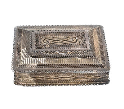 קופסת כסף יפהפיה עתיקה מכסף , עבודת אומן בחסר, 9x6.5x3.5 , משקל 90 גרם