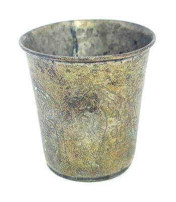 כוסית עתיקה מאוד חתום כסף 12 , גובה 5.5 , משקל 54 גרם.עבודה יפהפיה על הכוס , חור 