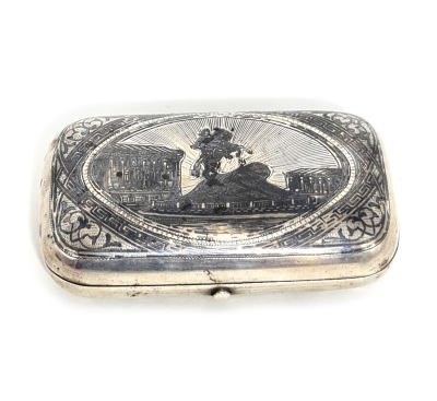 קופסת כסף רוסית חתומה כסף 84 , הצאר פטר הראשון בסנט פטרבורג , עבודת ניילו , גודל 