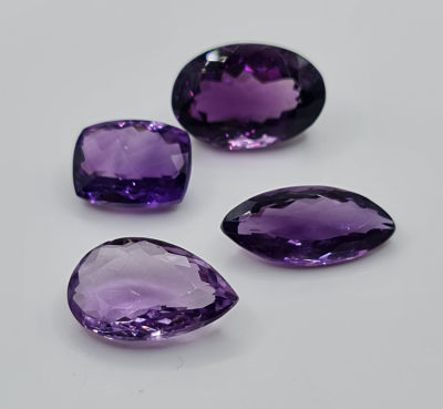 לוט 4 אבני אמטיסט גדולות, 40 קראט, צבע נהדר, טבעיות מהכספת באחריות מלאה