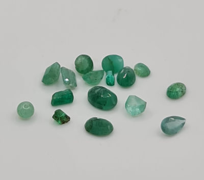 לוט 15 אבני אמרלד מלוטשות, 5.6 קראט, טבעיות מהכספת באחריות מלאה