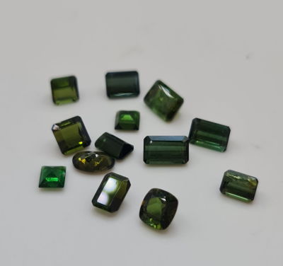 לוט 13 אבני טורמלין מלוטשות סופר AAA, משקל 9 קראט, צבע נהדר, טבעיות מהכספת באחריות מלאה